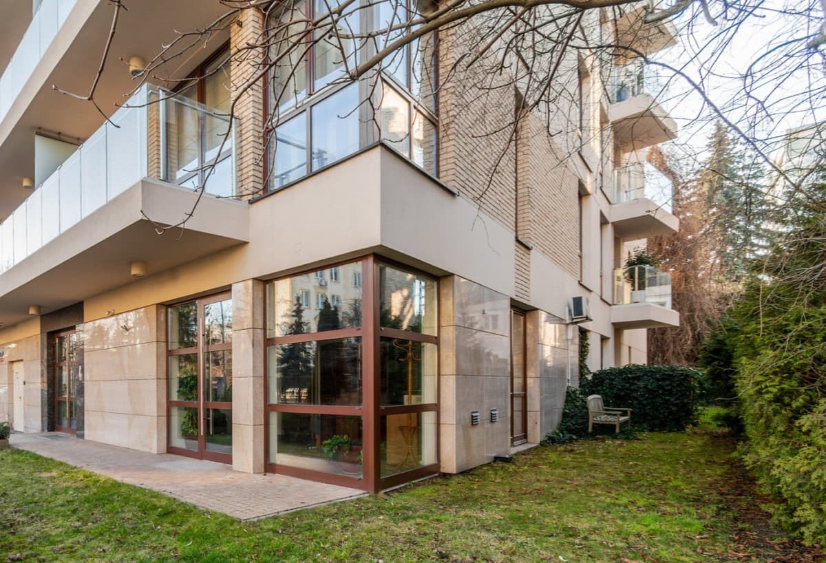 Modern office space with separate street access – 1