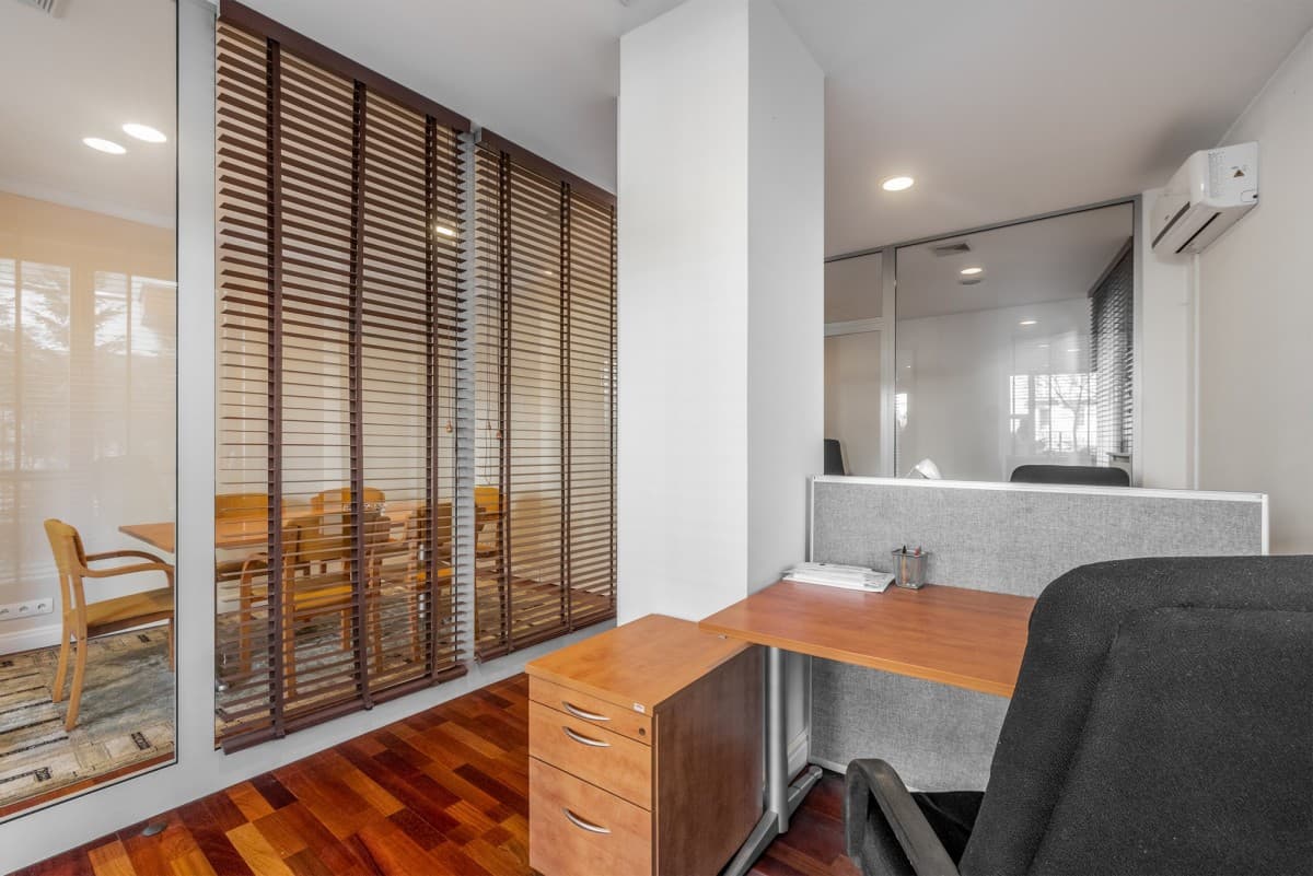 Modern office space with separate street access – 3