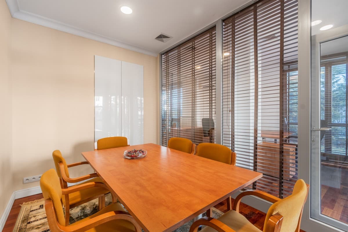 Modern office space with separate street access – 5