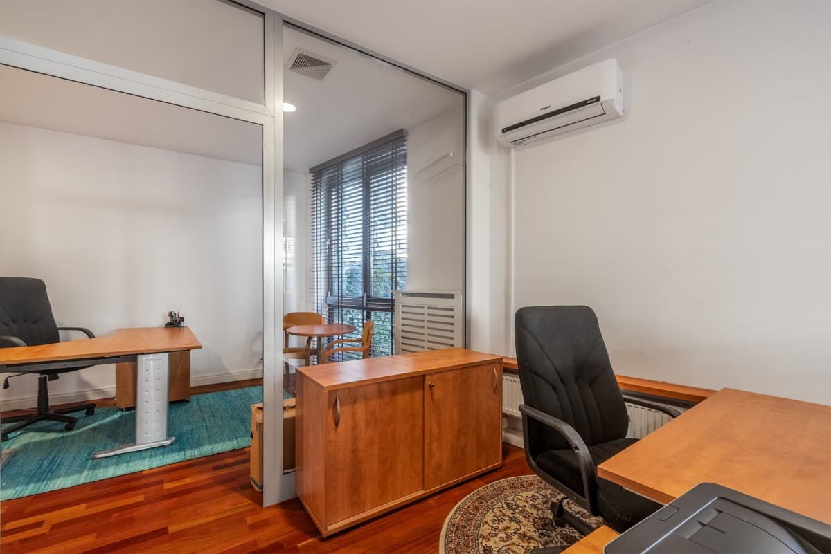 Modern office space with separate street access – 6