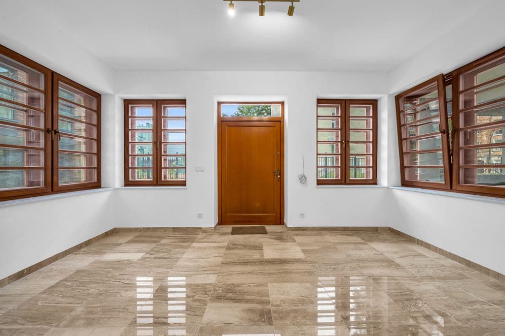 Historic villa with modern office space for rent – 3
