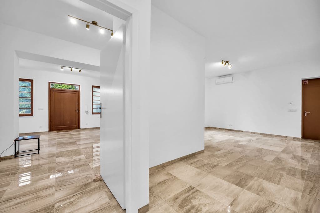 Historic villa with modern office space for rent – 5