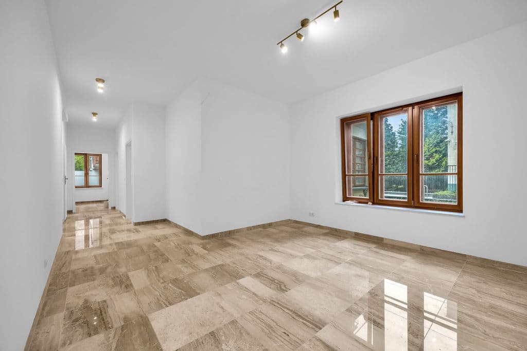 Historic villa with modern office space for rent – 8