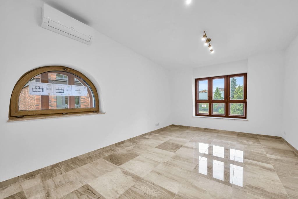 Historic villa with modern office space for rent – 13