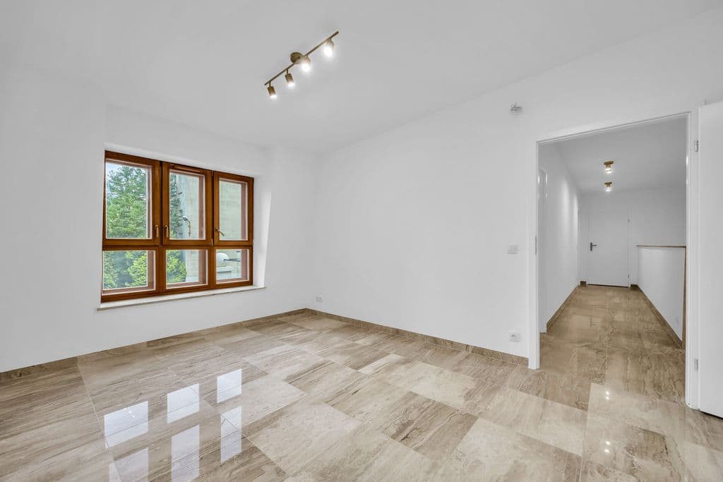 Historic villa with modern office space for rent – 14