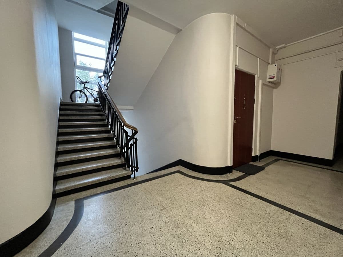 Charming 2-room apartment with balcony by Łazienki – 6