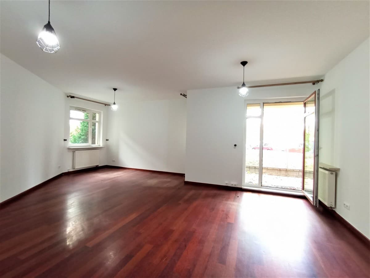 Adapted residential space with commercial potential – 9