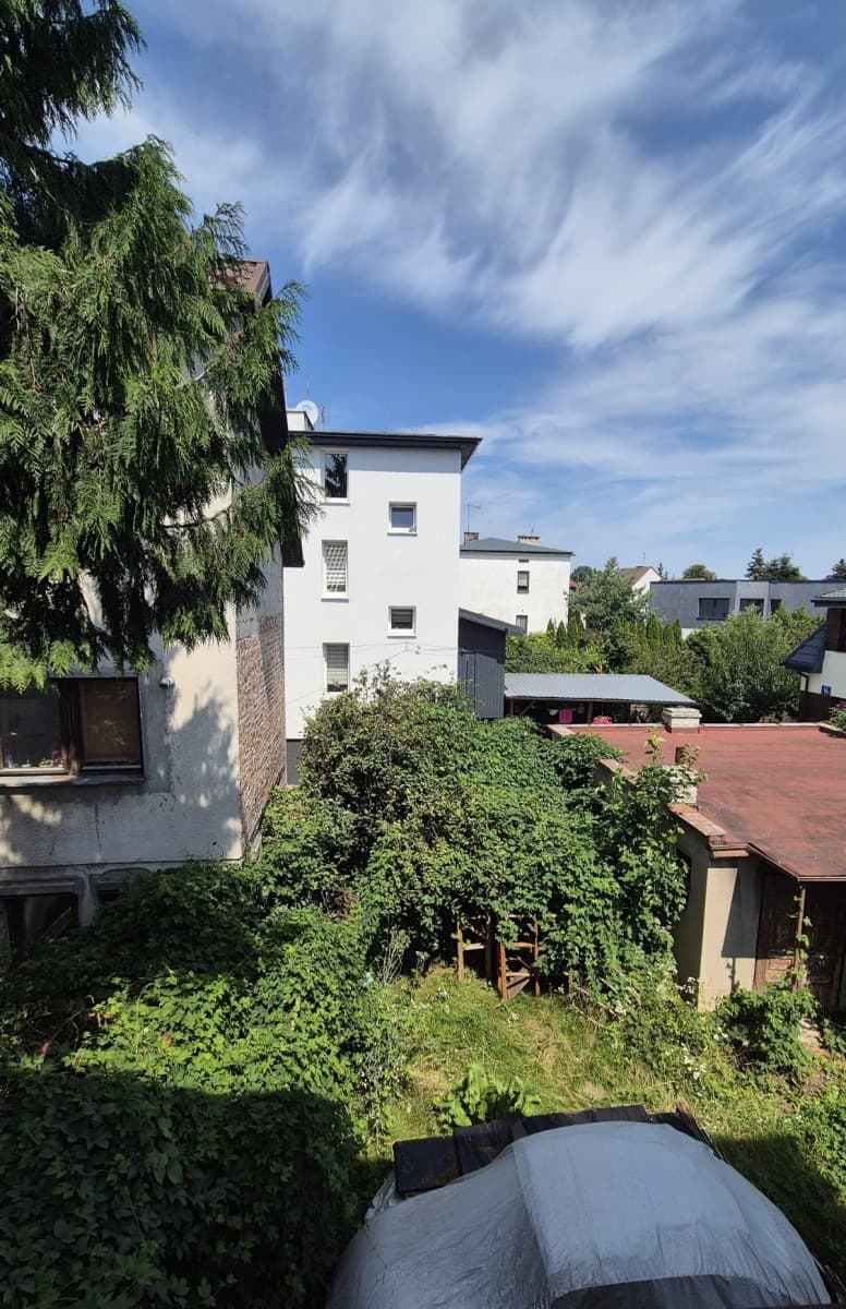 Potential-filled house for renovation in serene location – 1