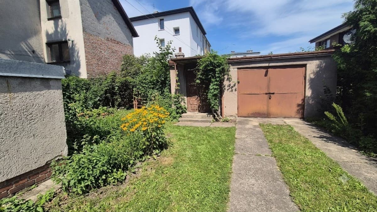 Potential-filled house for renovation in serene location – 2