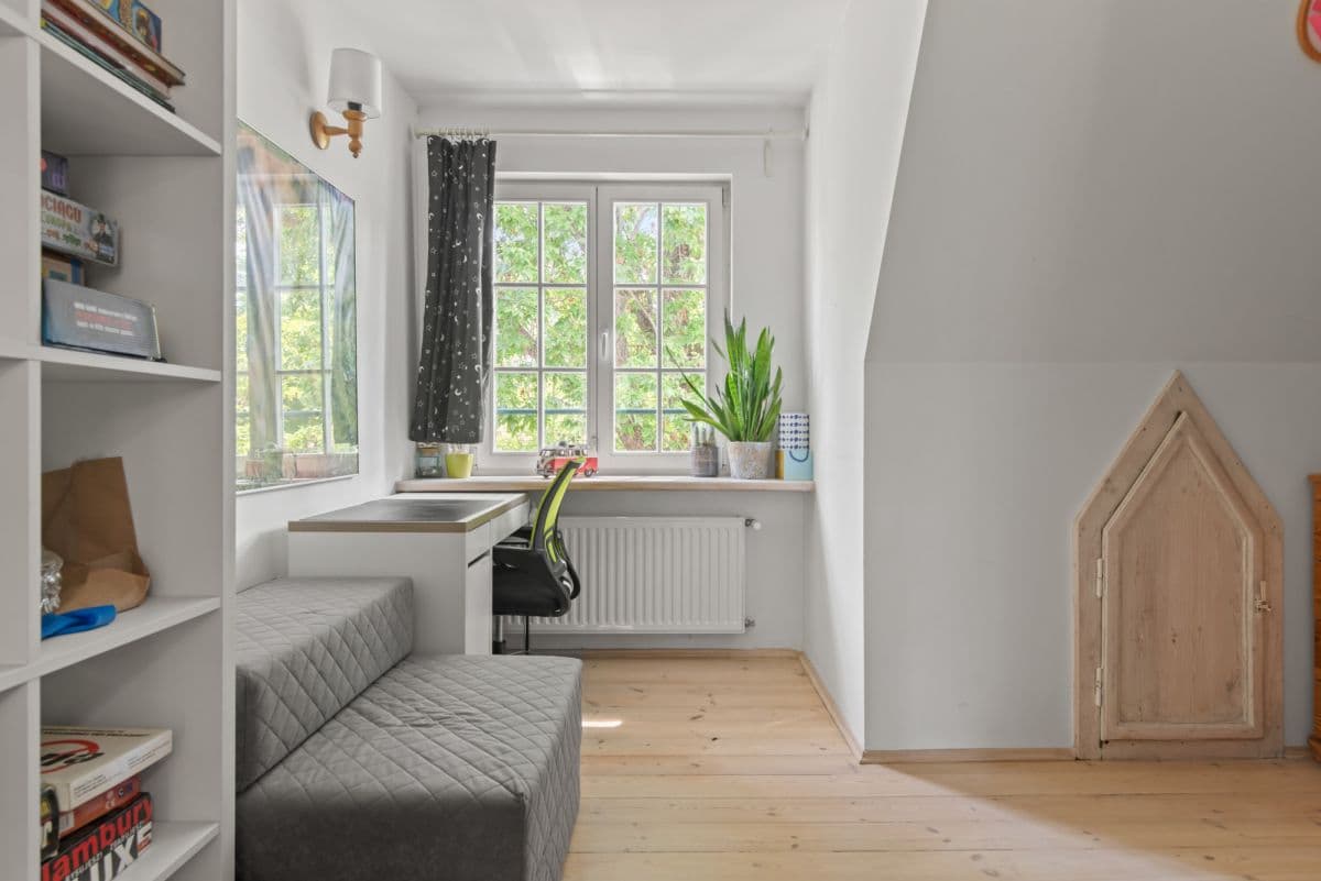 Historic apartment in prestigious Saska Kępa – 10