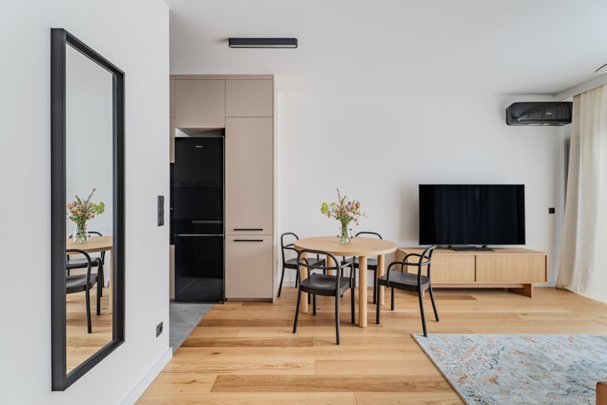 Newly designed 3-room apartment with balcony – 3