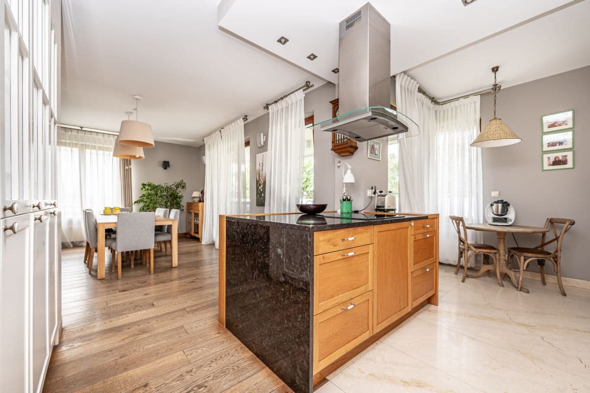 Spacious 3-bedroom apartment in prestigious Marina Mokotów – 9
