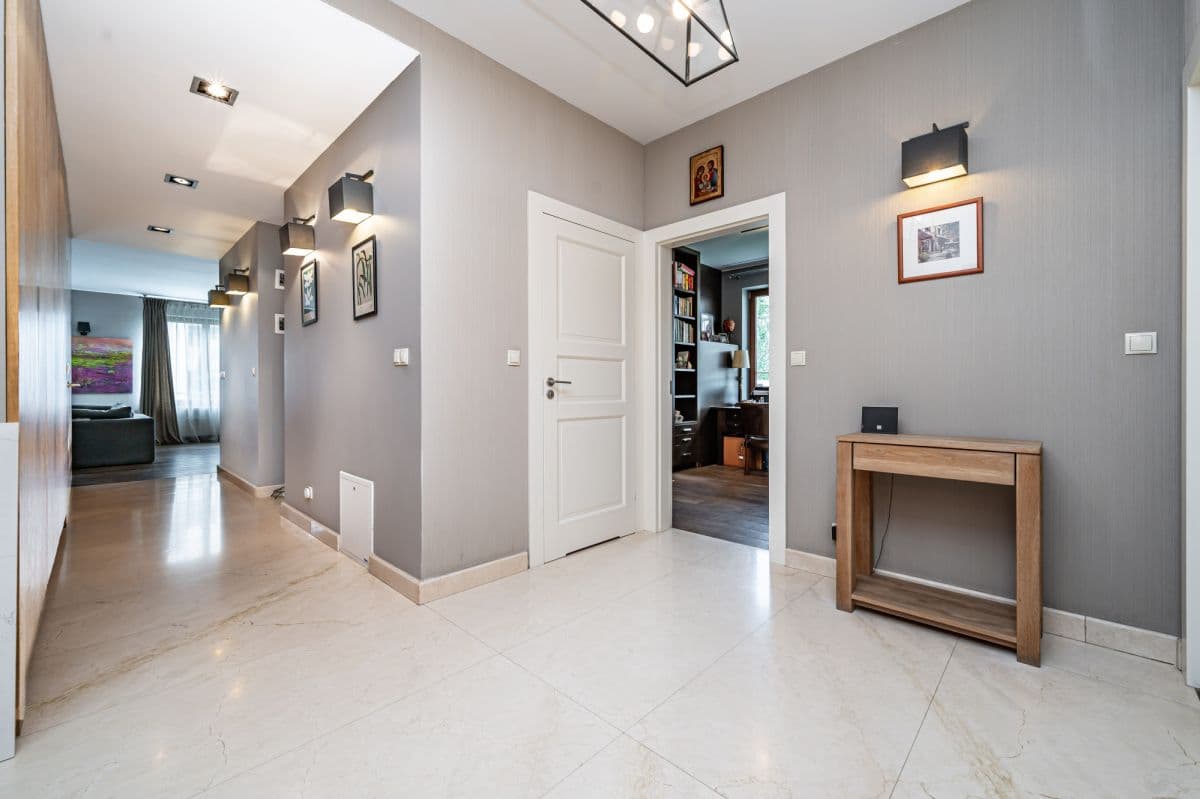 Spacious 3-bedroom apartment in prestigious Marina Mokotów – 13
