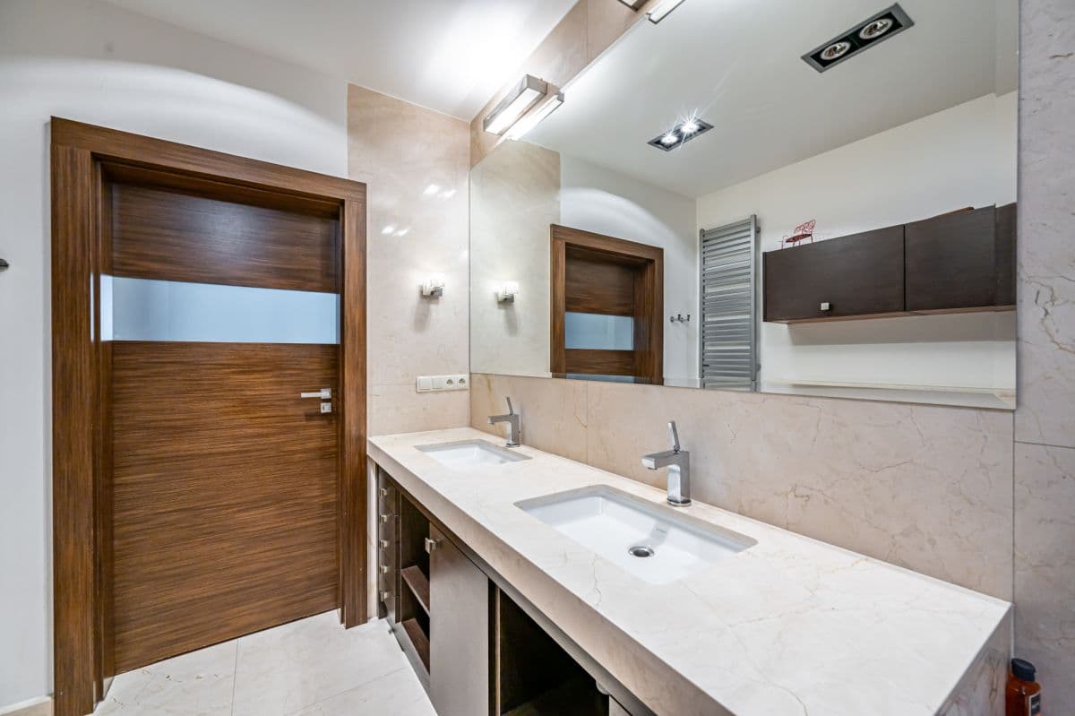 Spacious 3-bedroom apartment in prestigious Marina Mokotów – 25
