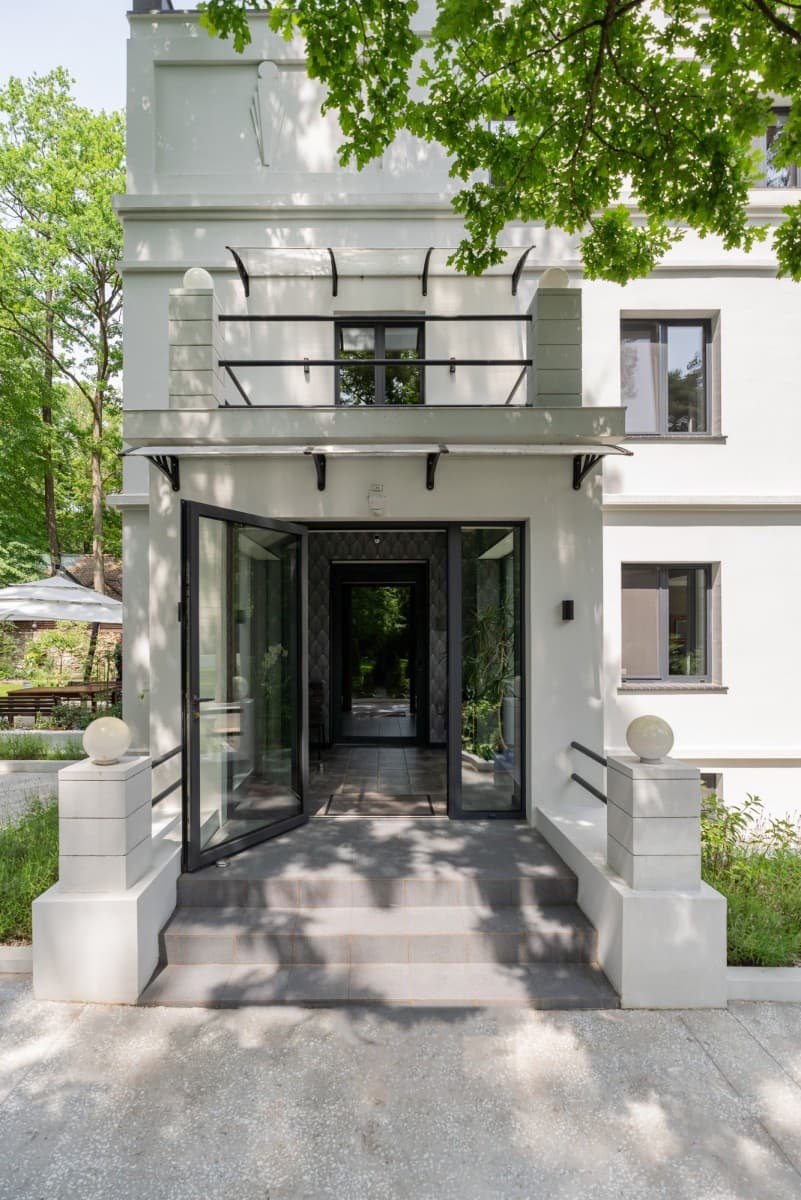 Restored villa in peaceful Zalesie Dolne – 2