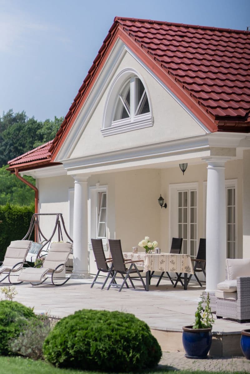 Elegant manor house set in lush forest – 15
