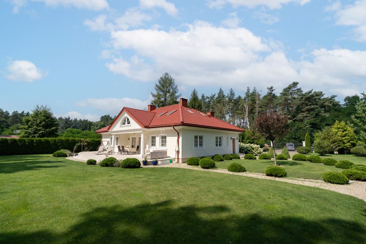 Elegant manor house set in lush forest – 23