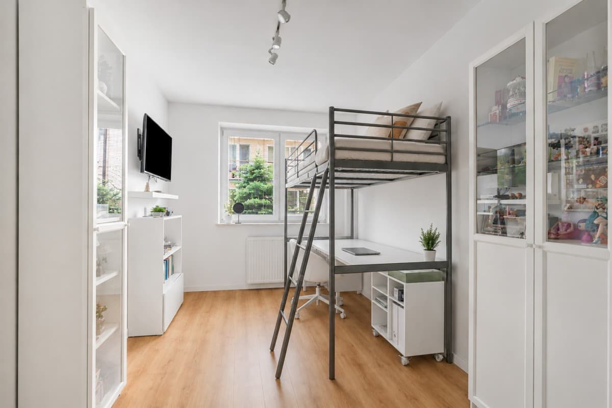 Spacious 3-room apartment with 2 balconies in Włochy – 8