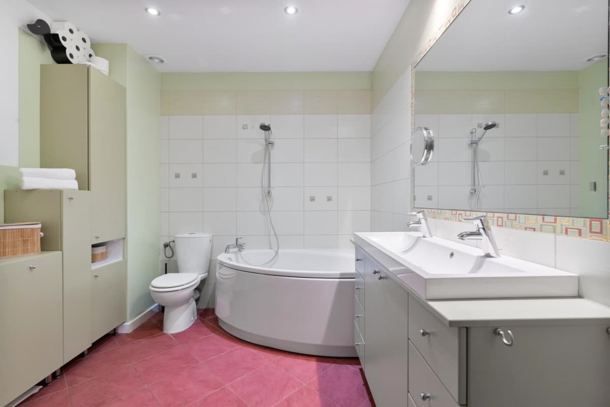 Spacious 3-room apartment with 2 balconies in Włochy – 13