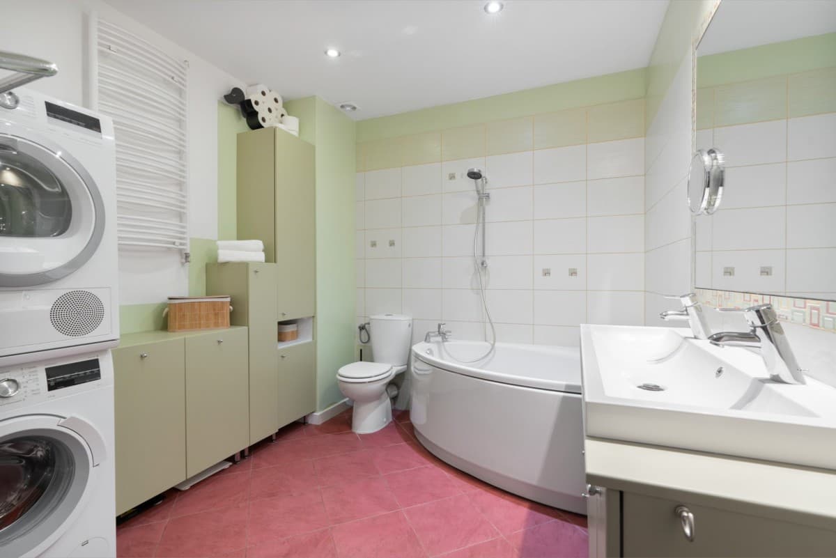 Spacious 3-room apartment with 2 balconies in Włochy – 14