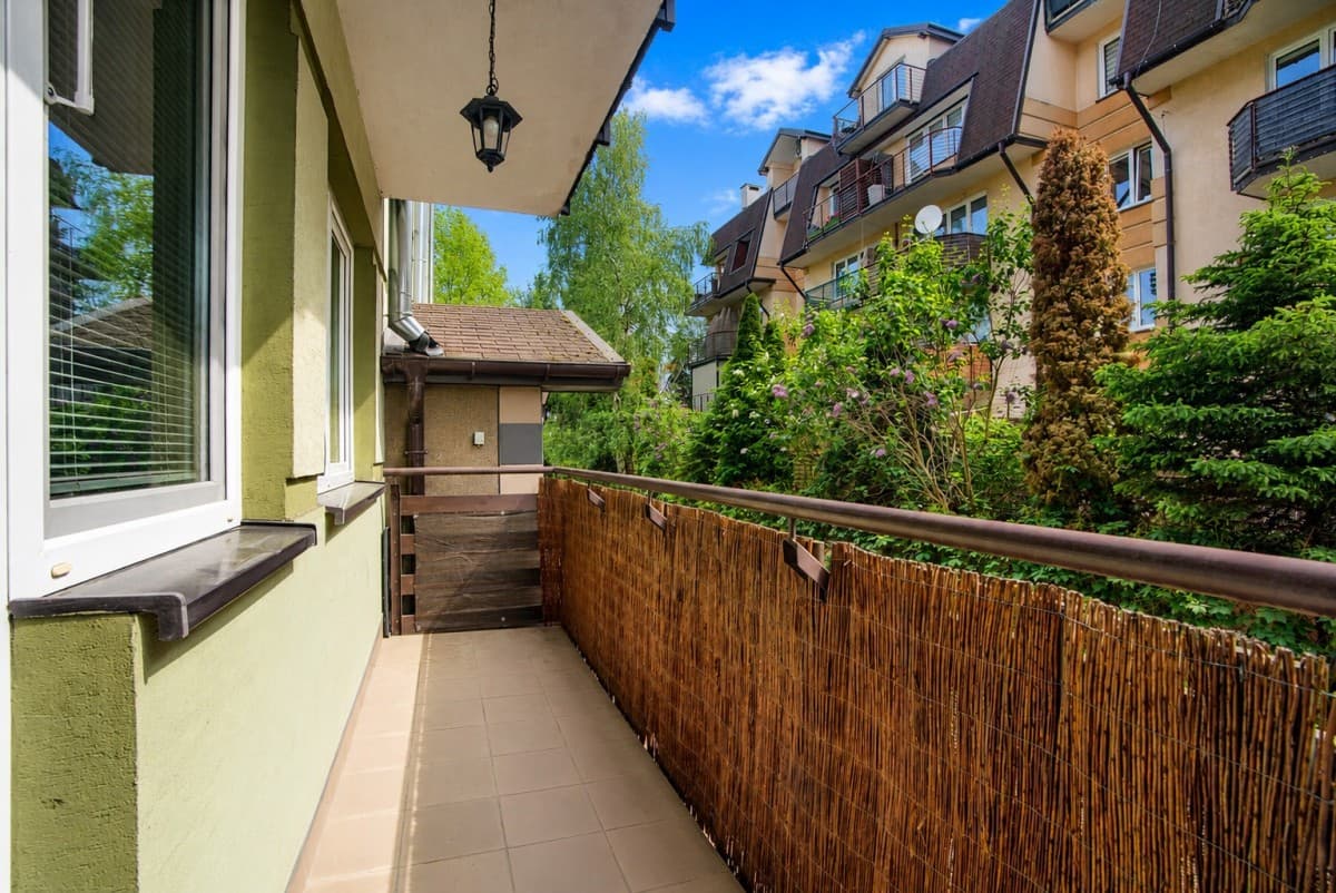 Spacious 3-room apartment with 2 balconies in Włochy – 16