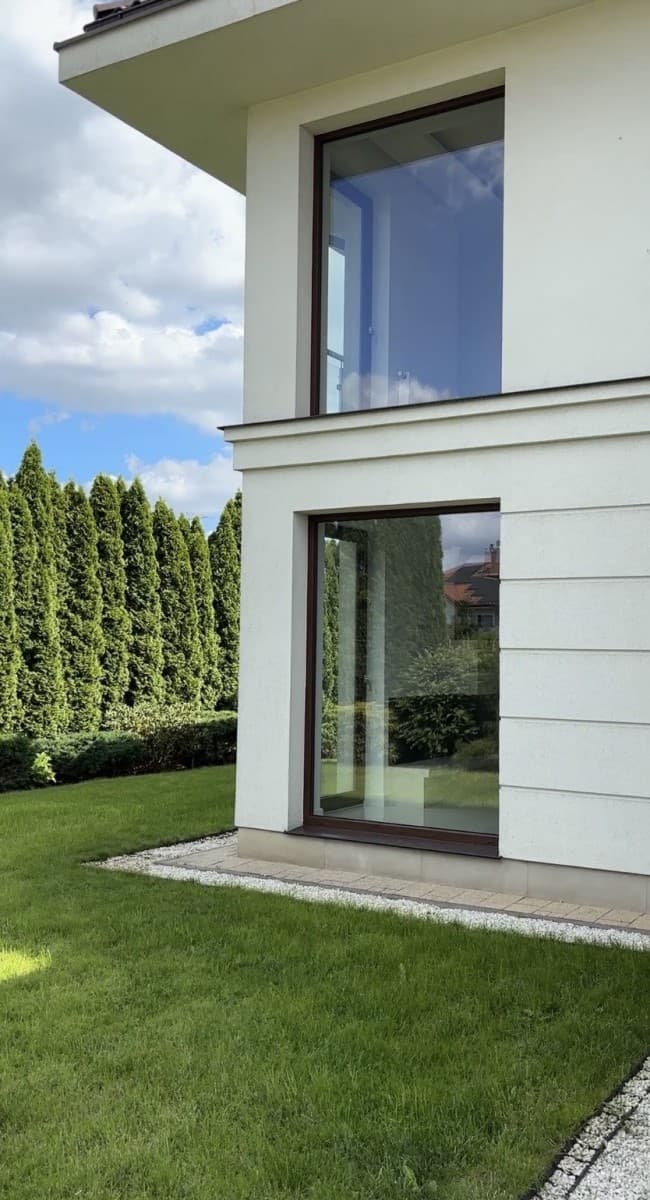 Elegant home with garden near American School – 4