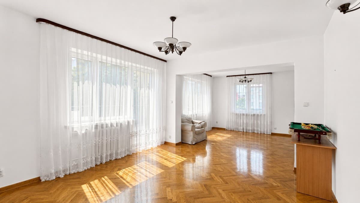 Spacious home with commercial space on Radzymińska – 2