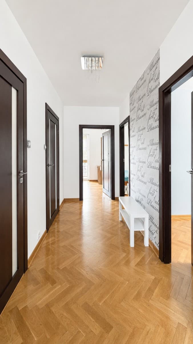 Spacious home with commercial space on Radzymińska – 17