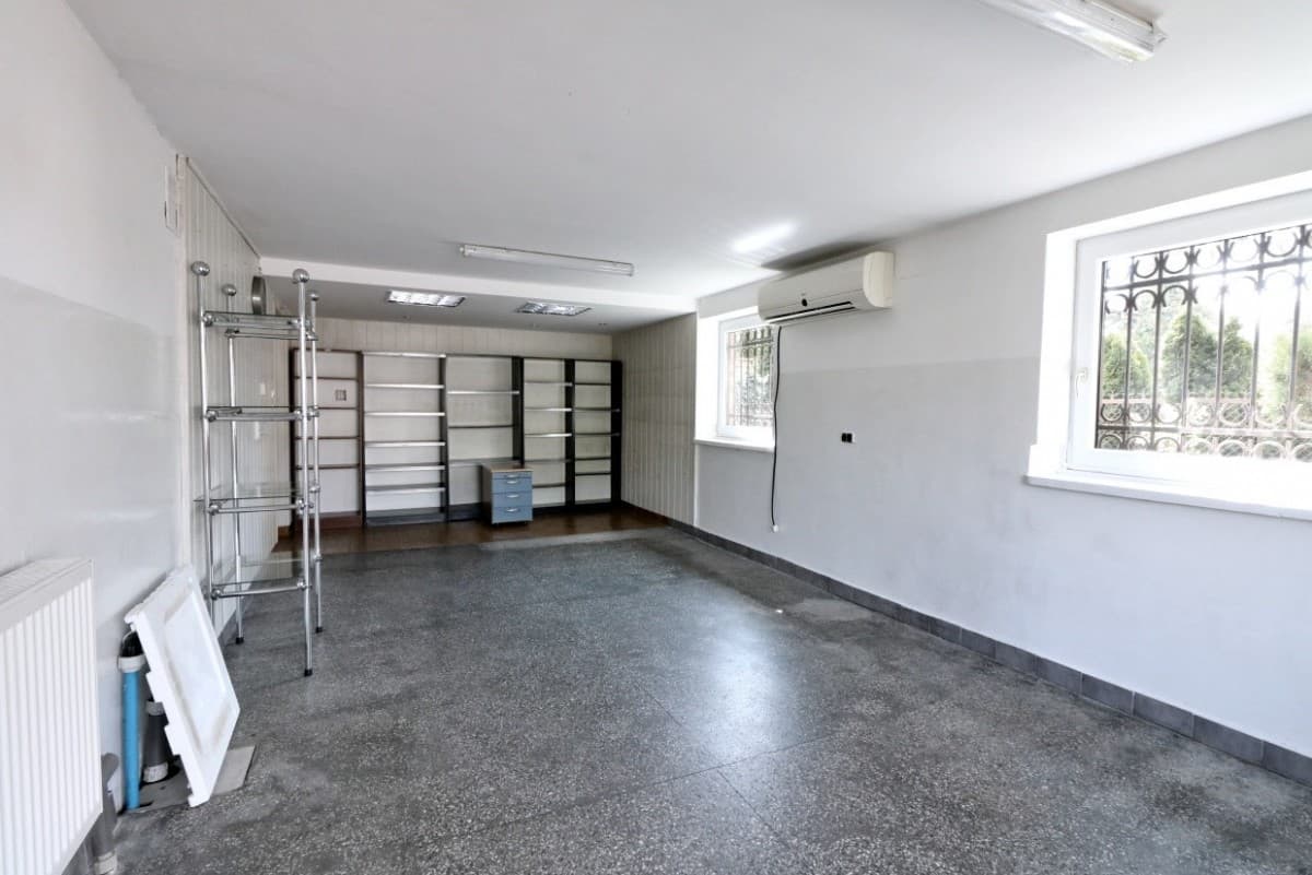 Spacious home with commercial space on Radzymińska – 21