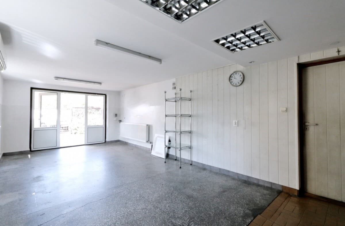 Spacious home with commercial space on Radzymińska – 22