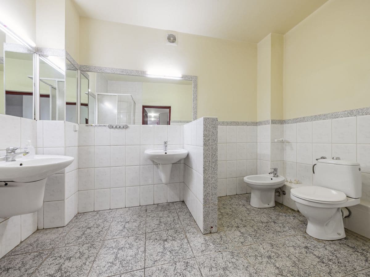 Spacious 180 m² apartment with flexible design options – 12