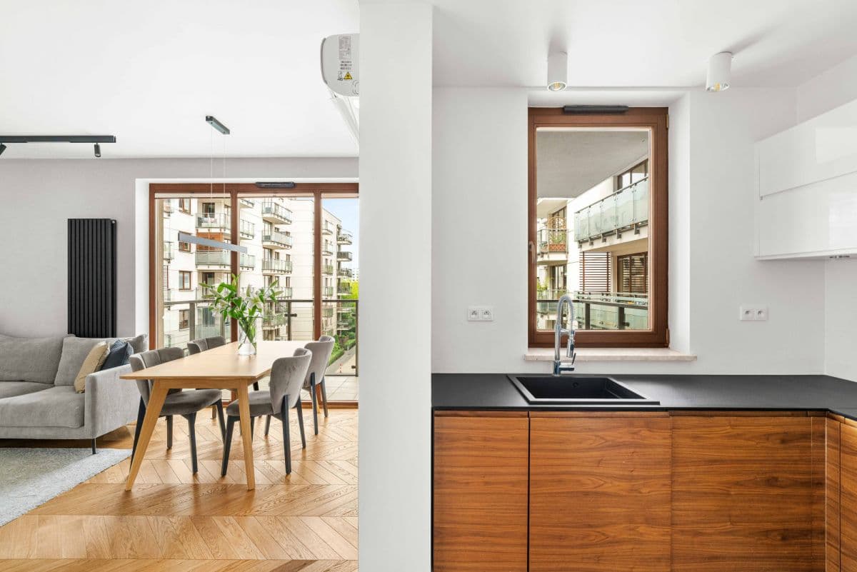 Stylish, renovated 3-room apartment with balcony – 6