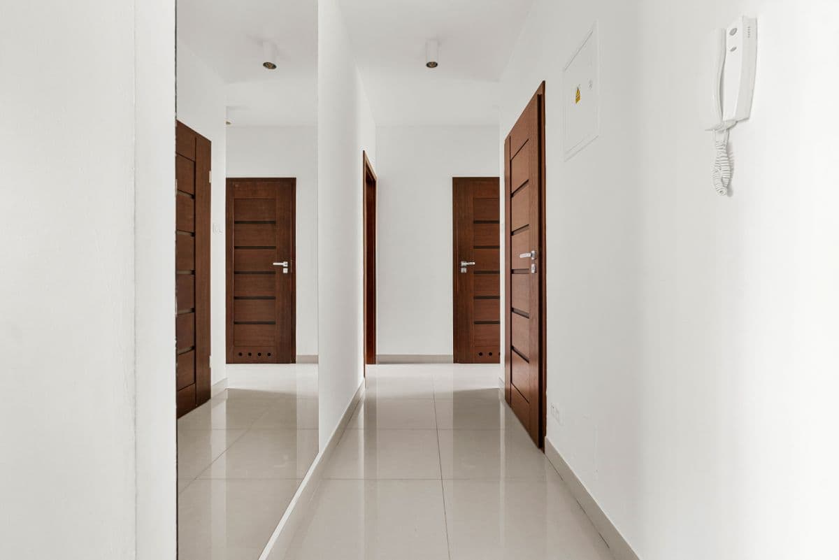 Stylish, renovated 3-room apartment with balcony – 7