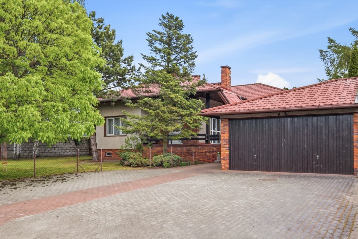 Spacious detached home on 2000 m² lot – 13