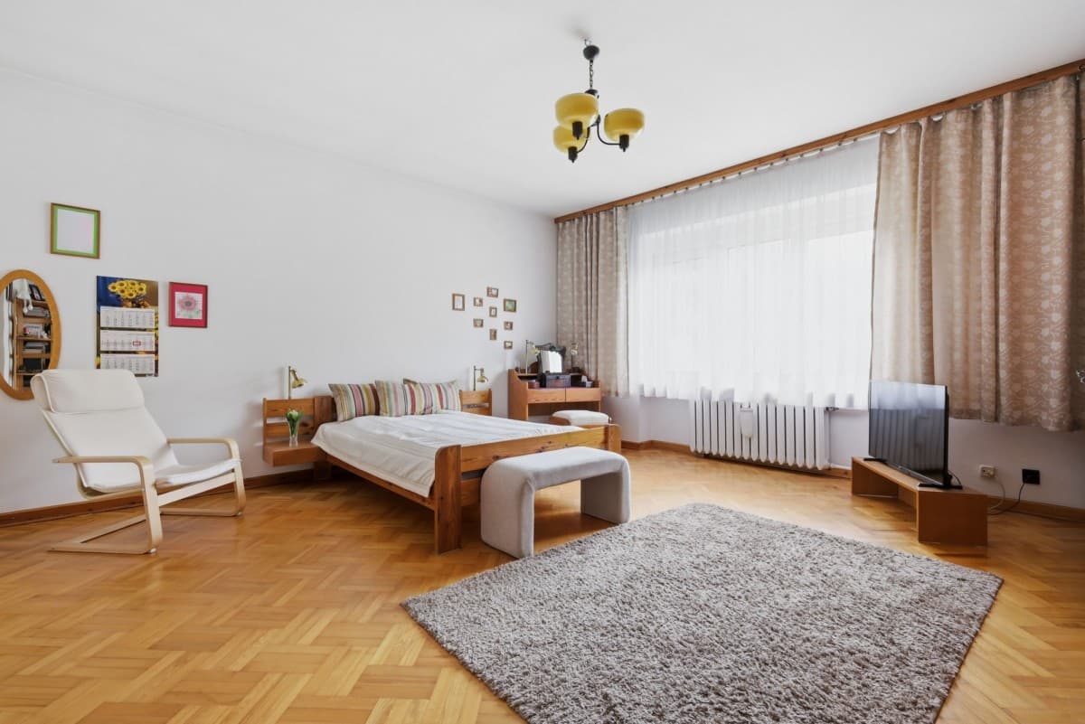 Spacious detached home on 2000 m² lot – 8