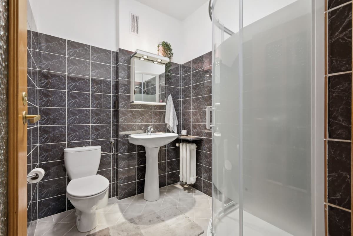 Spacious detached home on 2000 m² lot – 10