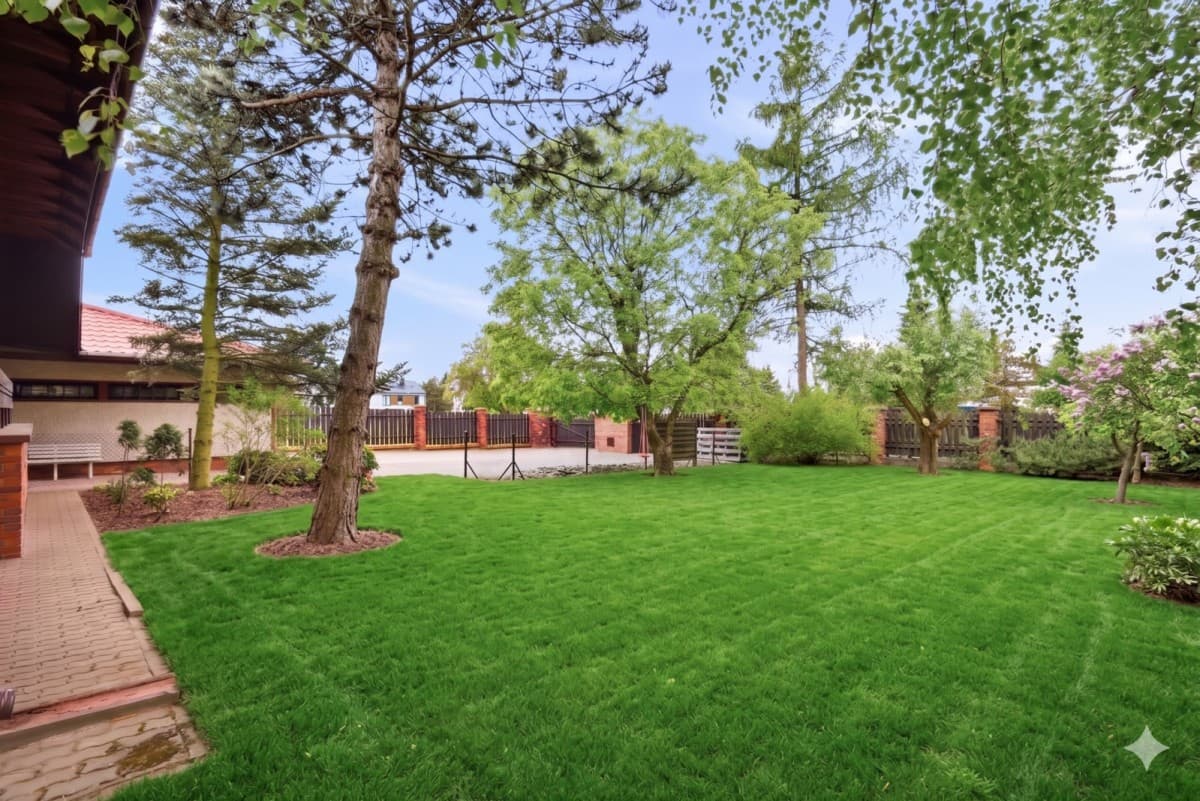 Spacious detached home on 2000 m² lot – 14