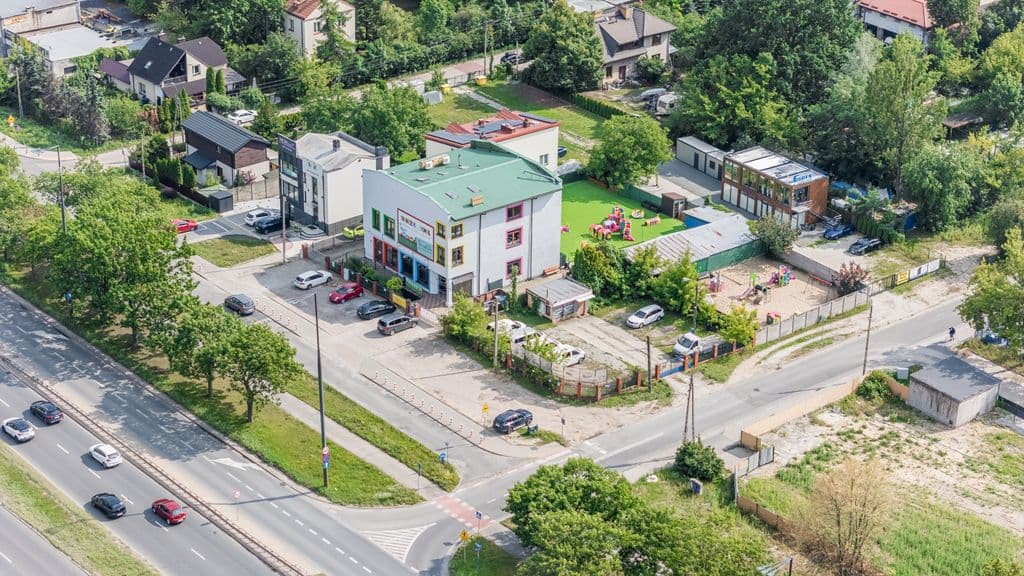 Investment plot with zoning for office, services, restaurant – 8