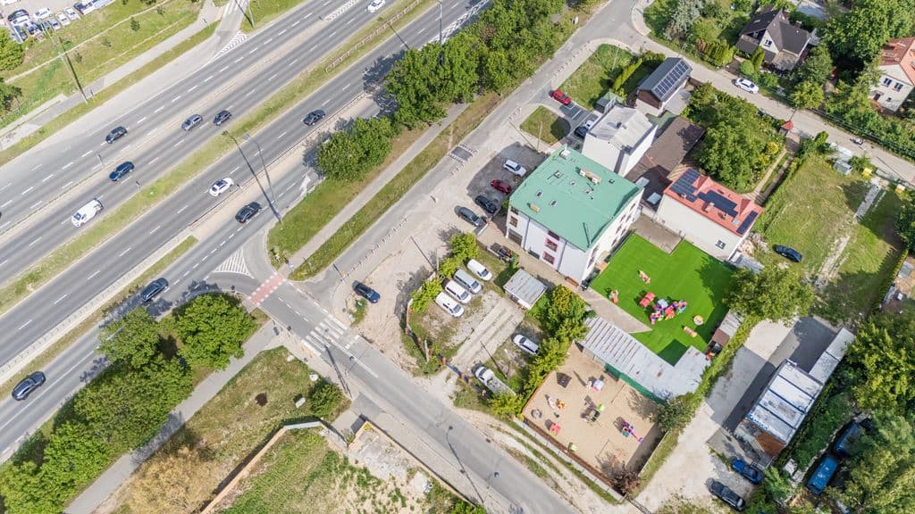 Investment plot with zoning for office, services, restaurant – 10