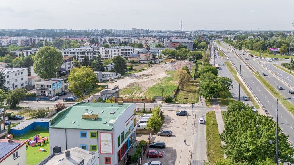 Investment plot with zoning for office, services, restaurant – 13