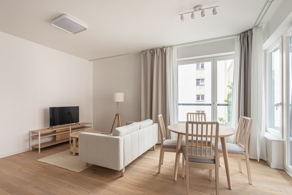Modern 2-bedroom apartment near Rondo ONZ metro – 2