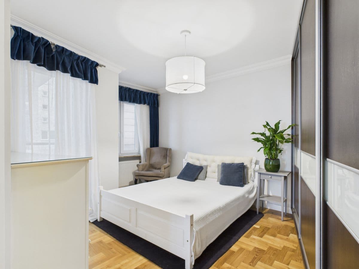 Apartment near Natolin Metro with parking – 10
