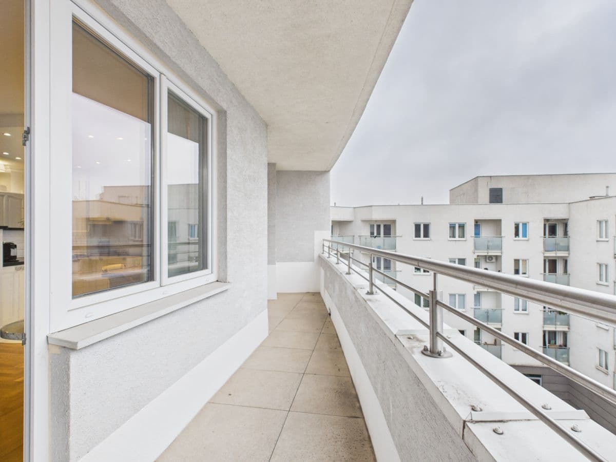 Apartment near Natolin Metro with parking – 14
