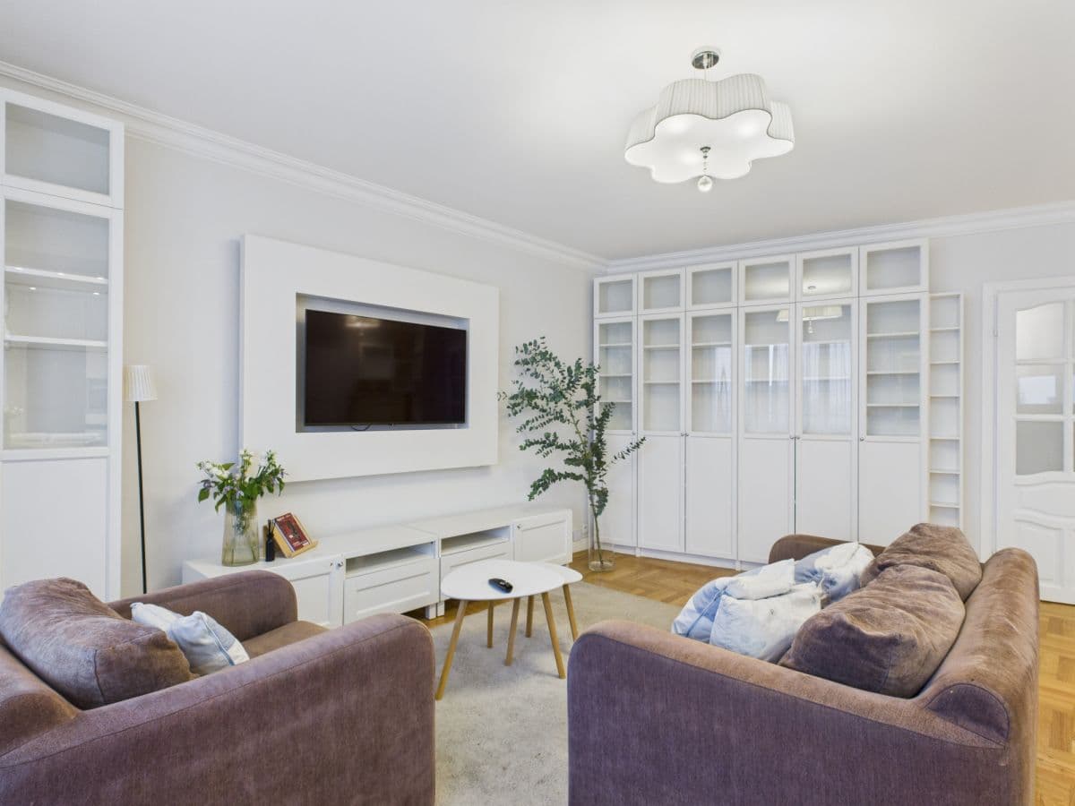 Apartment near Natolin Metro with parking – 16