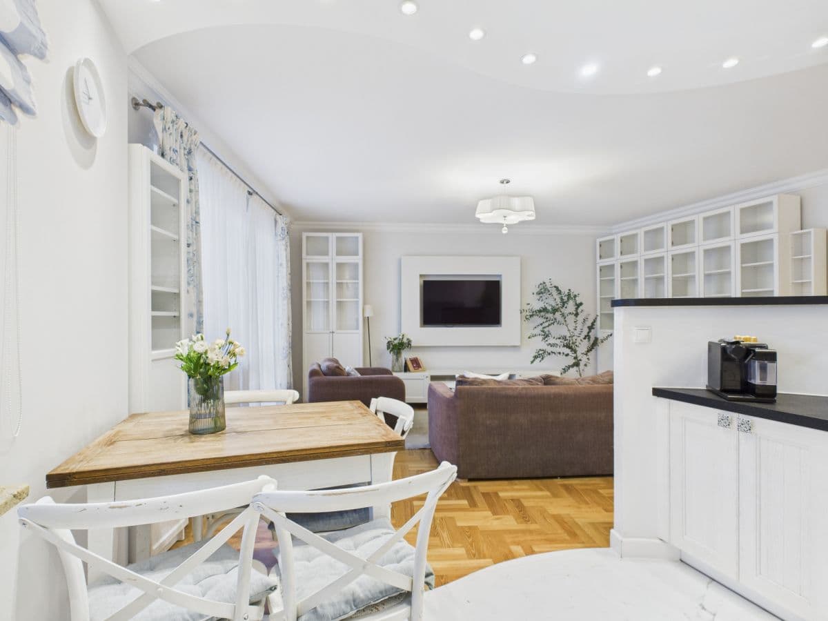 Apartment near Natolin Metro with parking – 17