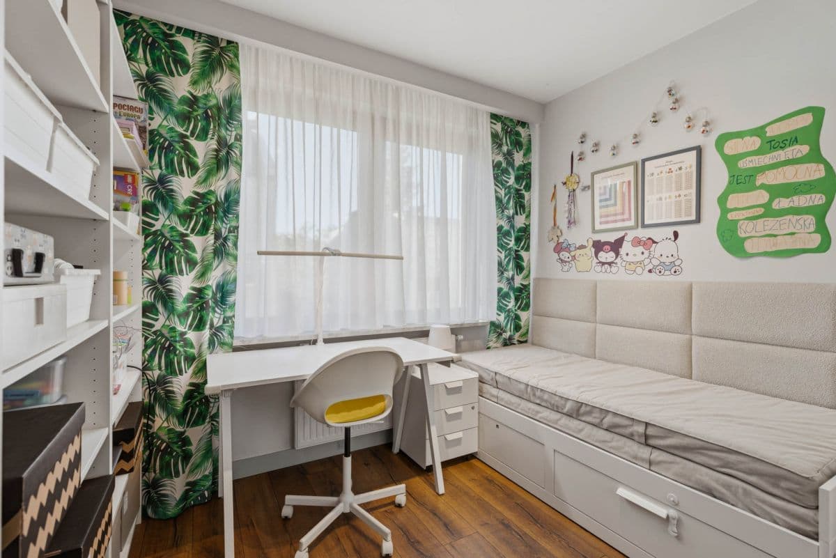Cozy three-room apartment with large loggia – 8