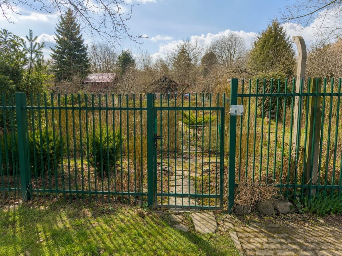 Recreational plot with mature greenery in the city – 7