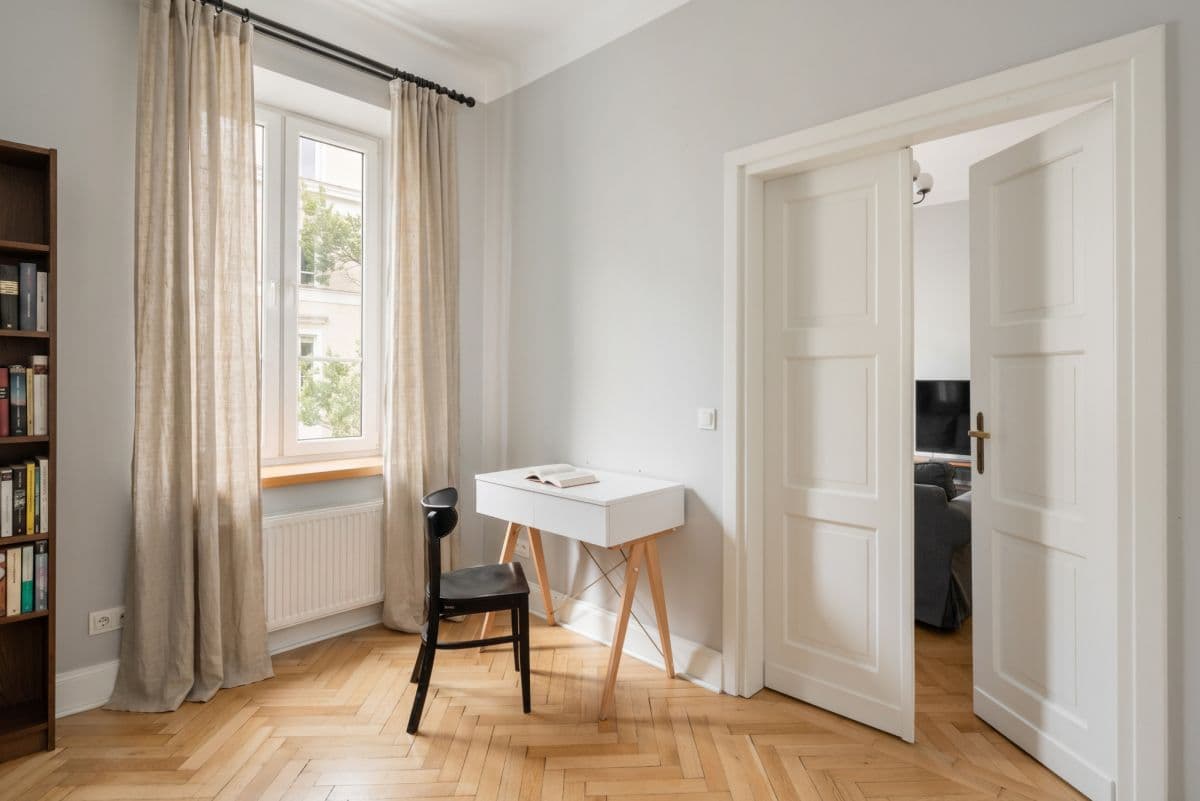 Spacious 3-room apartment in historic building – 12