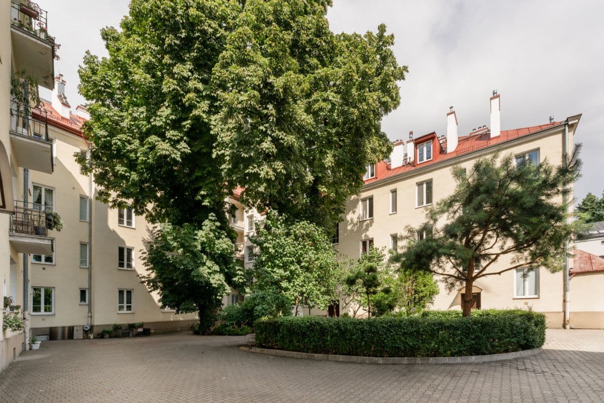 Spacious 3-room apartment in historic building – 16
