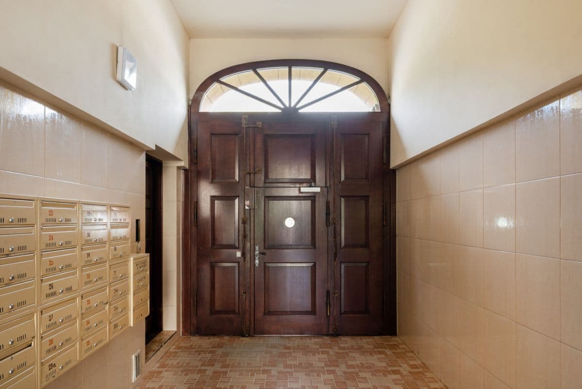 Spacious 3-room apartment in historic building – 18